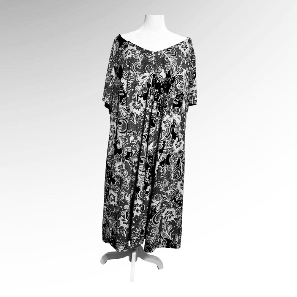 Connected Apparel Black and White Midi dress